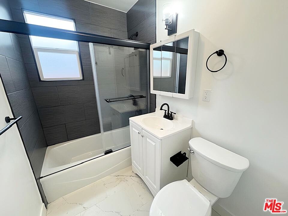 2416 Boone Ave - Photo 5 of 8