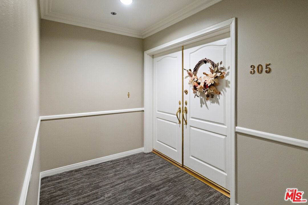 575 S Barrington Ave #305 - Photo 7 of 8