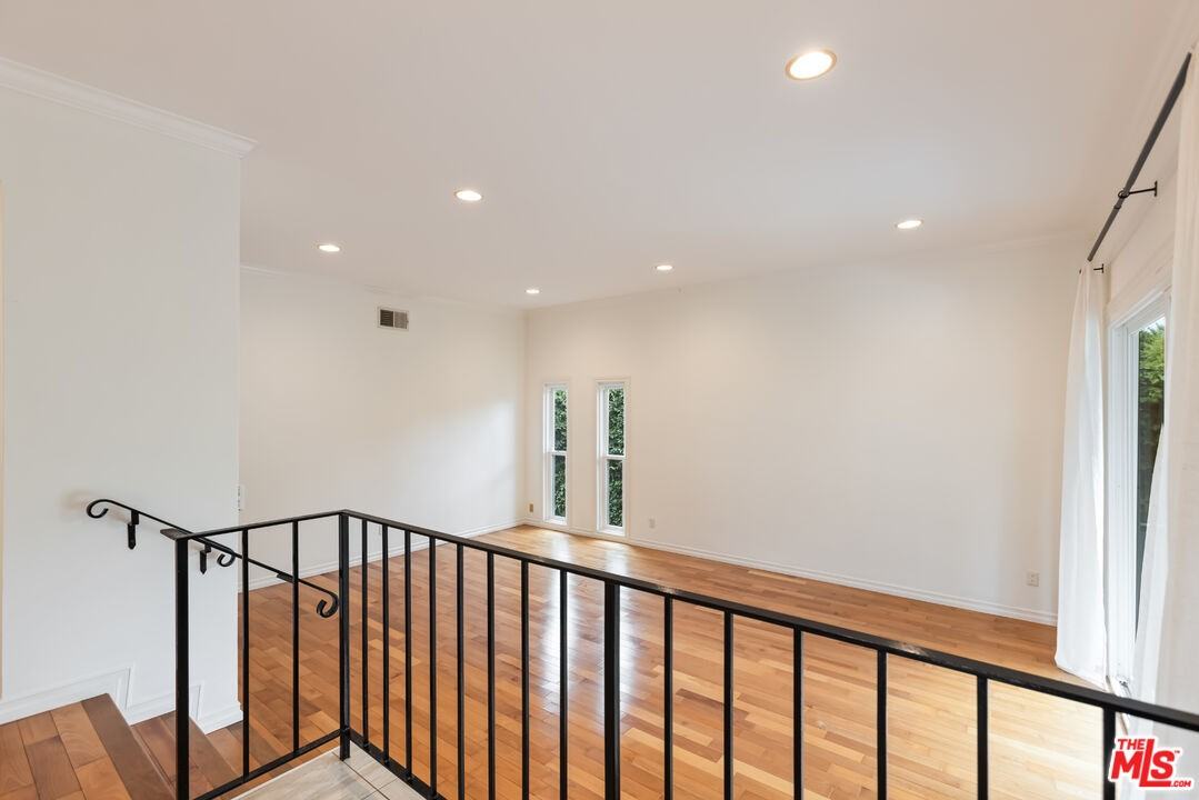 1226 Franklin St #4 - Photo 4 of 8