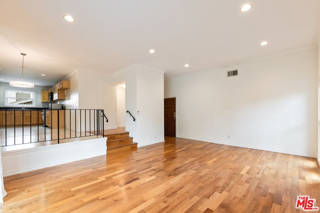 1226 Franklin St #4 - Photo 5 of 8