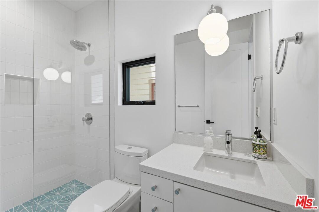 11003 Ocean Dr - Photo 2 of 8