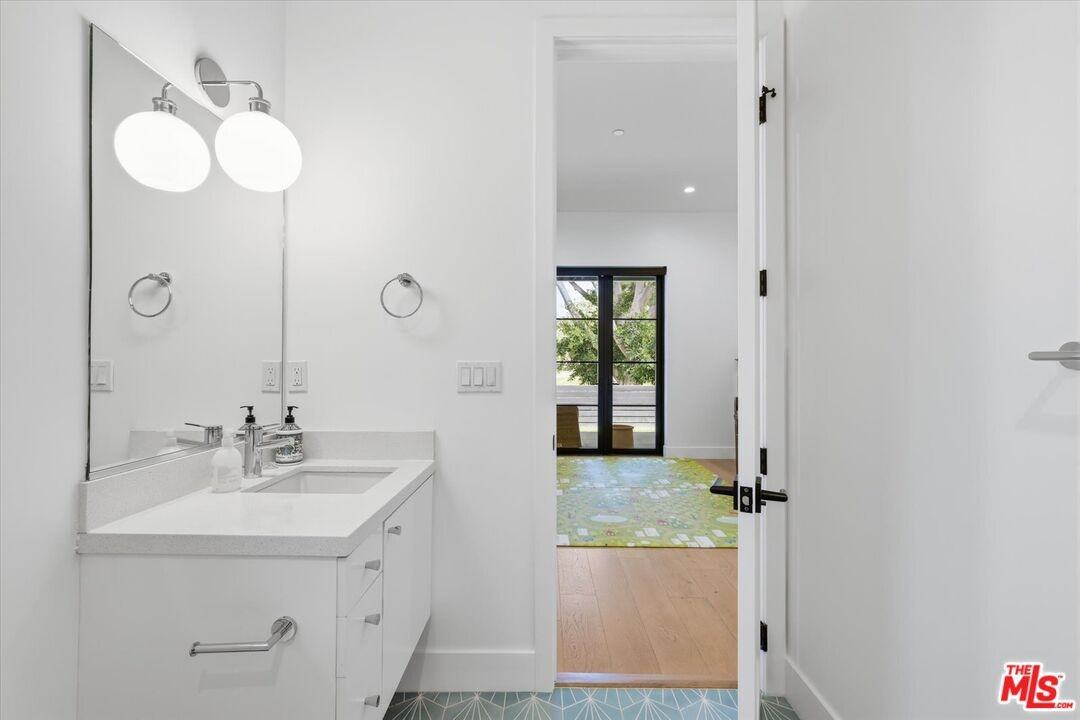11003 Ocean Dr - Photo 6 of 8