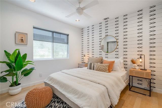 444 36th St - Photo 2 of 8