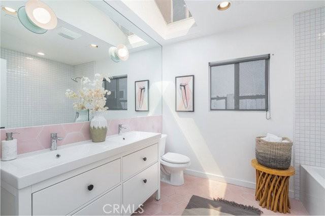 444 36th St - Photo 7 of 8