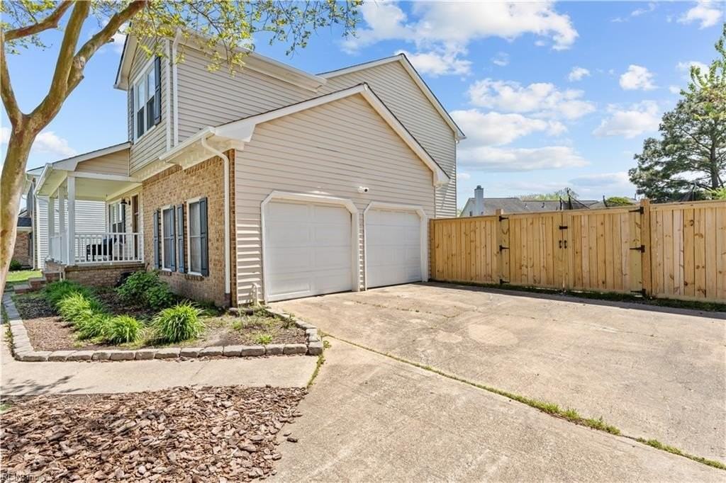 1573 Devon Way - Photo 3 of 23
