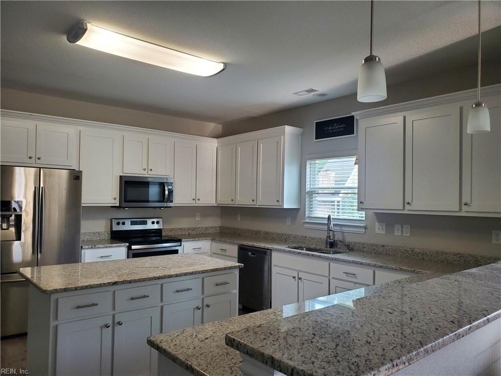 1231 Stewart St - Photo 2 of 27