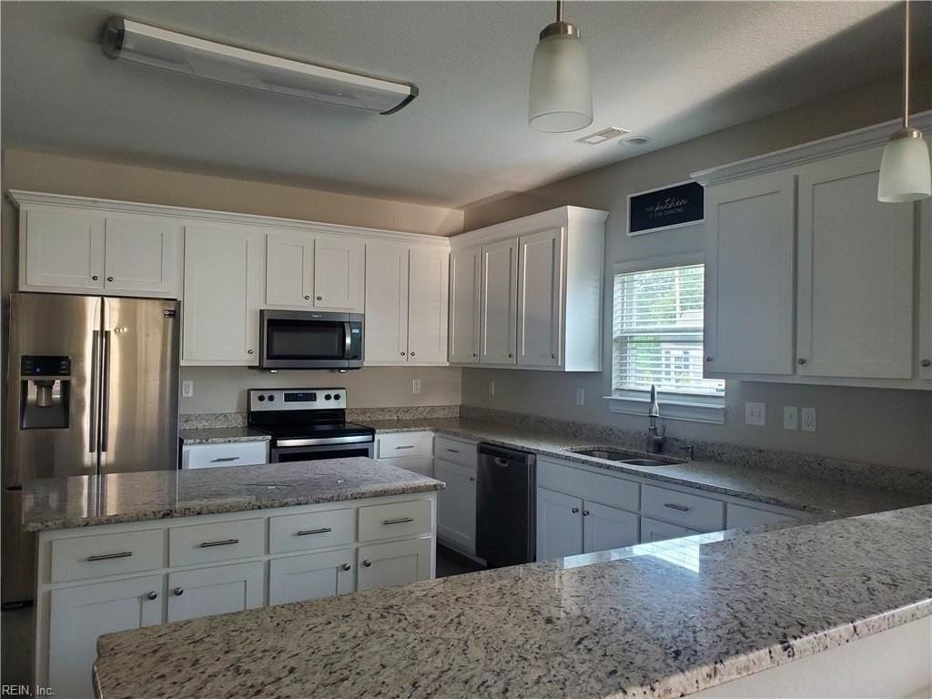 1231 Stewart St - Photo 3 of 27