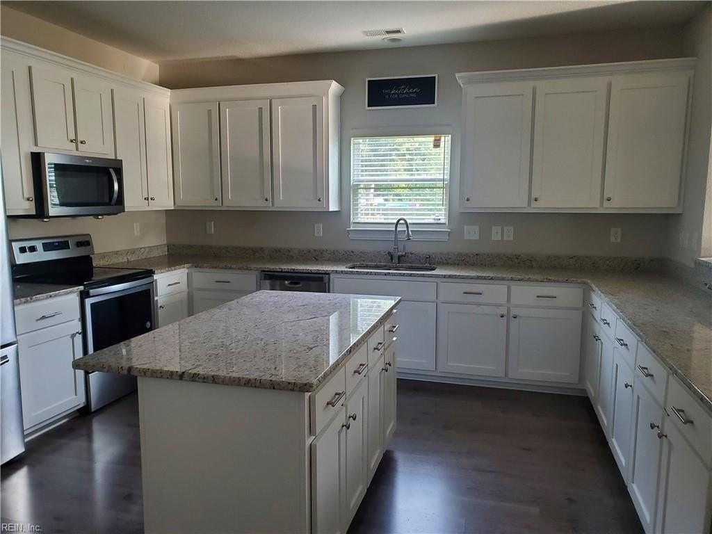 1231 Stewart St - Photo 4 of 27