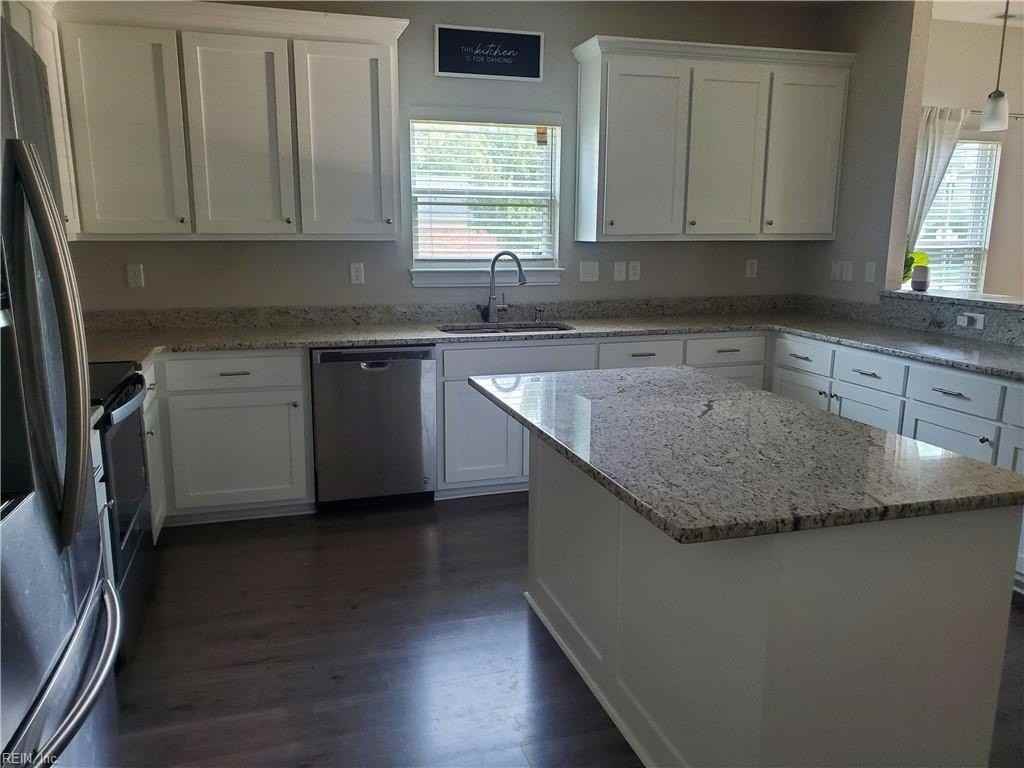 1231 Stewart St - Photo 7 of 27