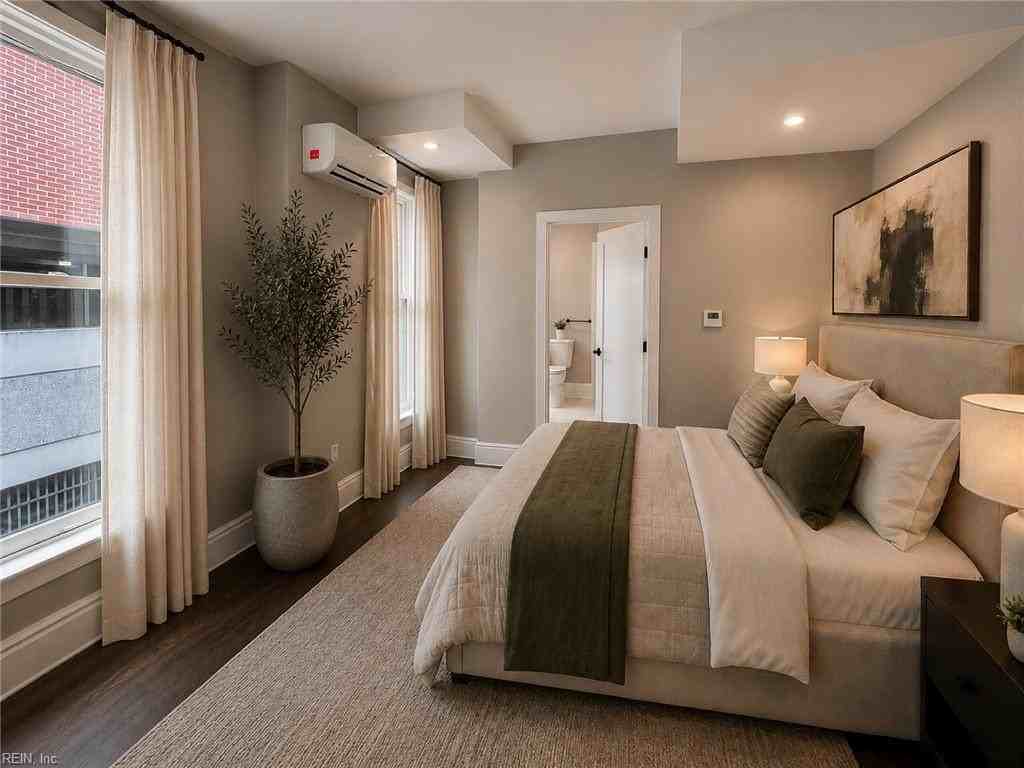 223 29th St #105 - Photo 3 of 26