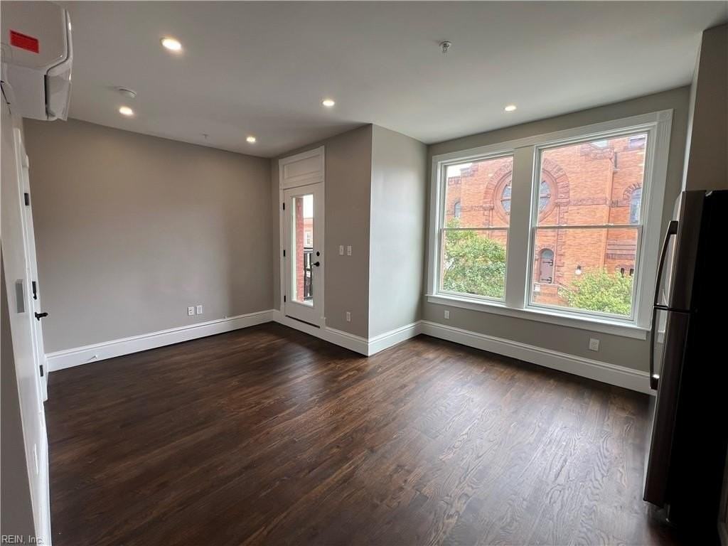 223 29th St #105 - Photo 6 of 26
