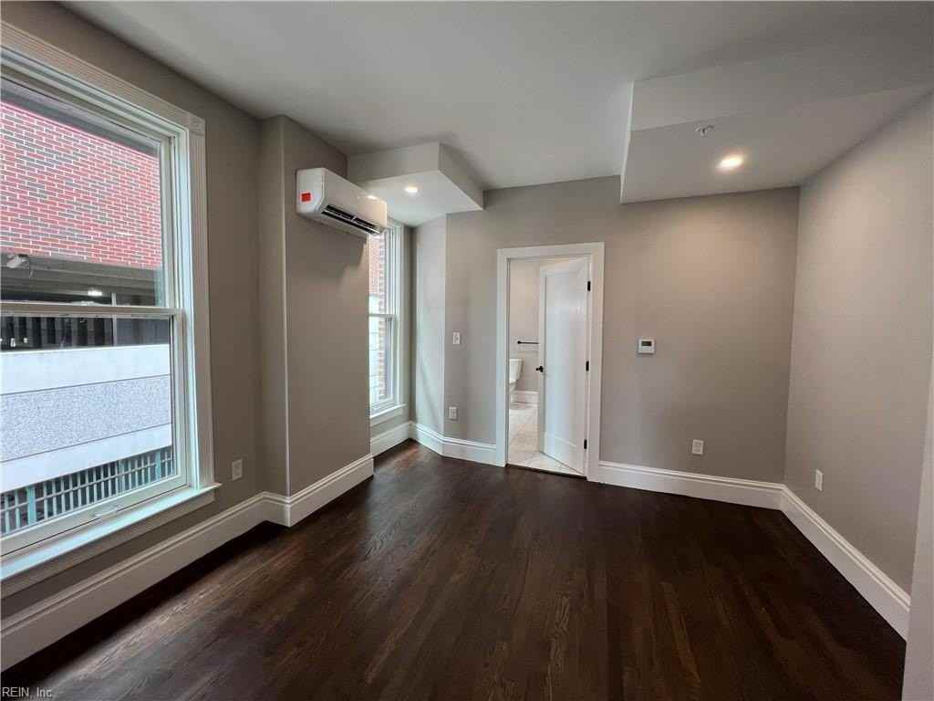 223 29th St #105 - Photo 7 of 26