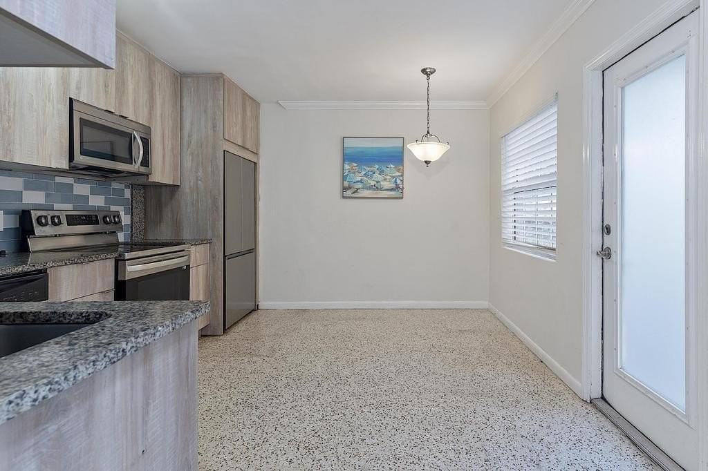 802 N J St - Photo 6 of 23