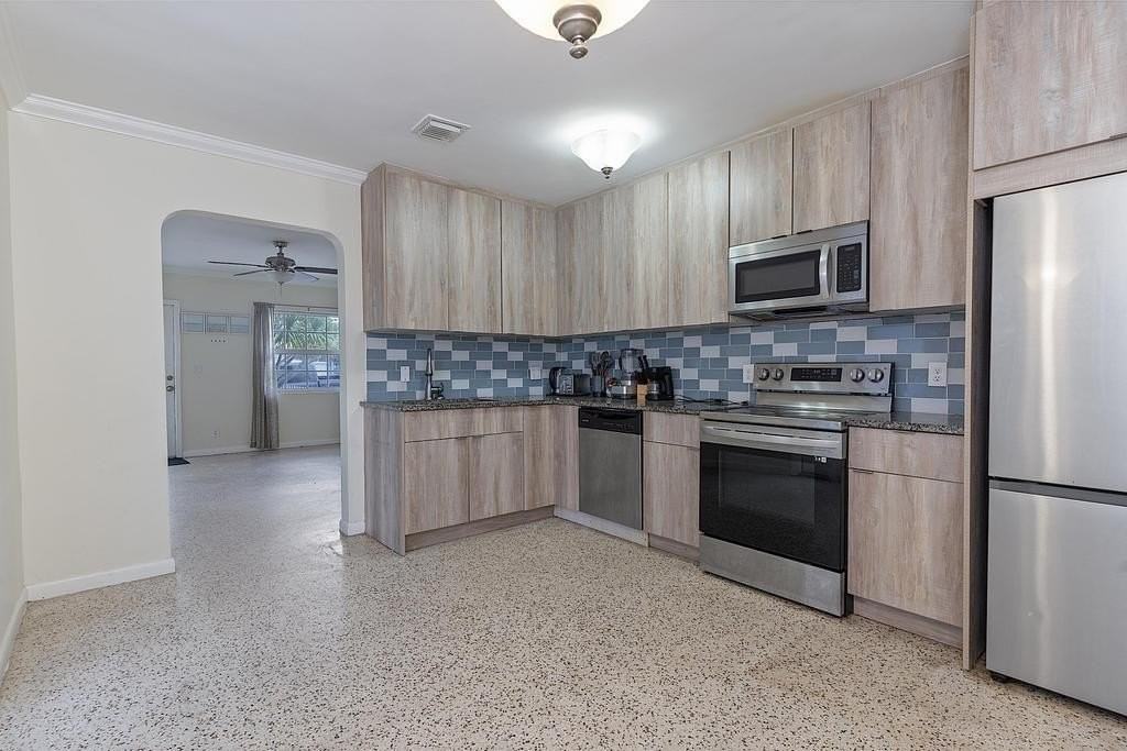 802 N J St - Photo 7 of 23
