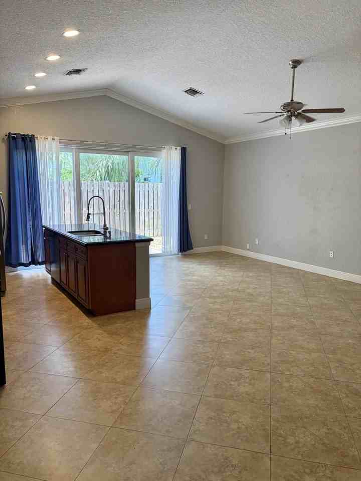3125 Shelby Way - Photo 4 of 26