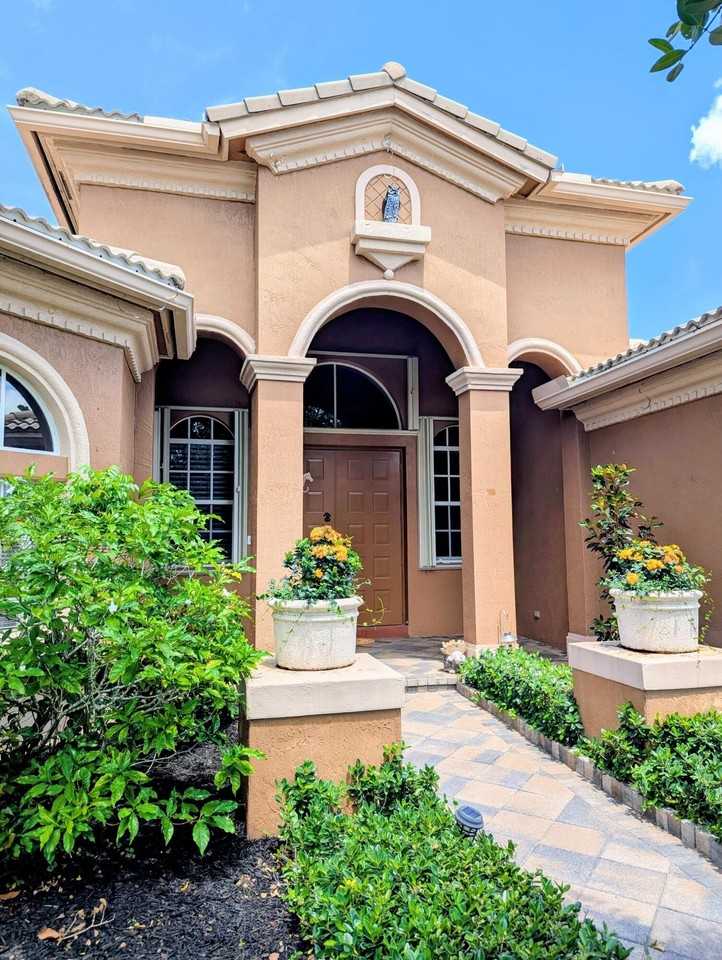10640 Oak Meadow Ln - Photo 3 of 50