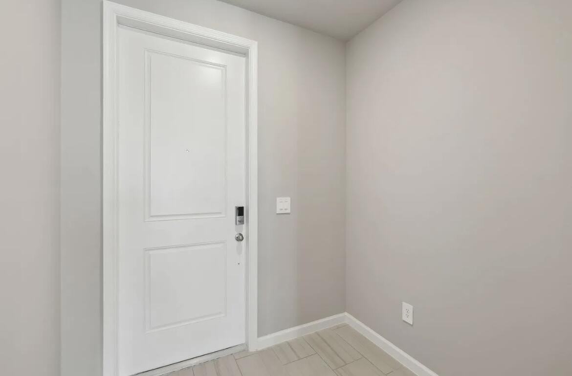 526 Salisbury Cir - Photo 2 of 17