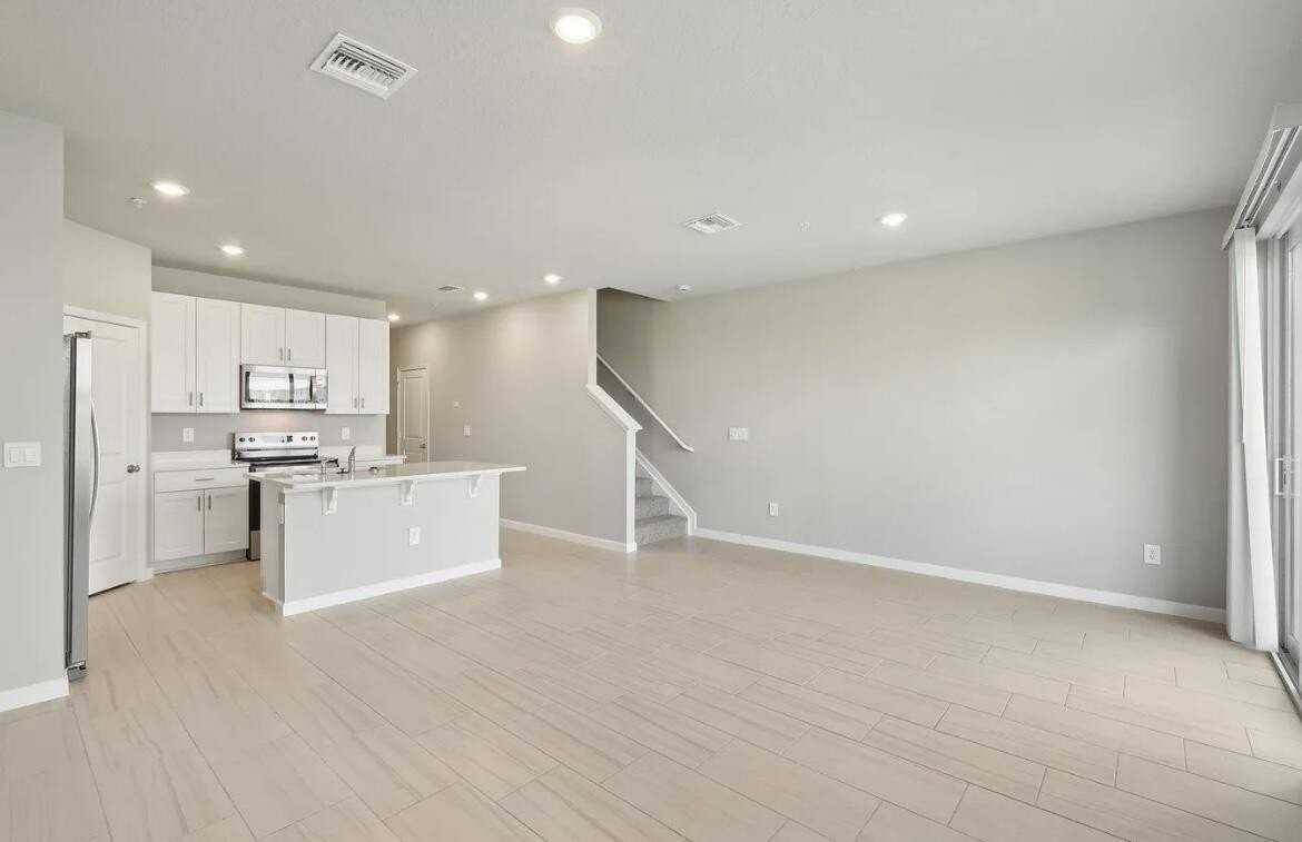 526 Salisbury Cir - Photo 5 of 17