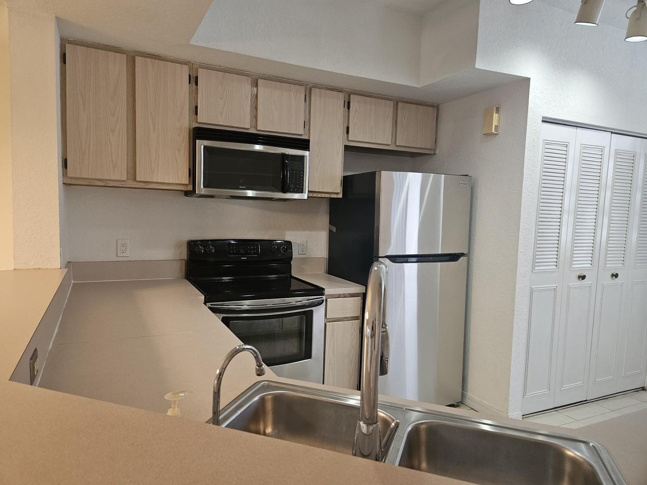 781 Sw 148th Ave #1511 - Photo 4 of 14