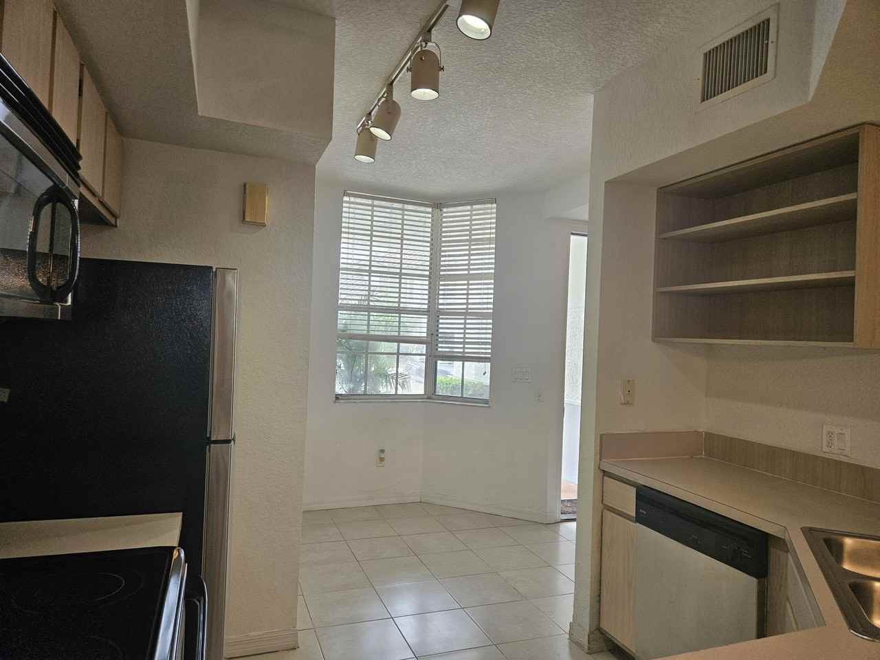781 Sw 148th Ave #1511 - Photo 5 of 14