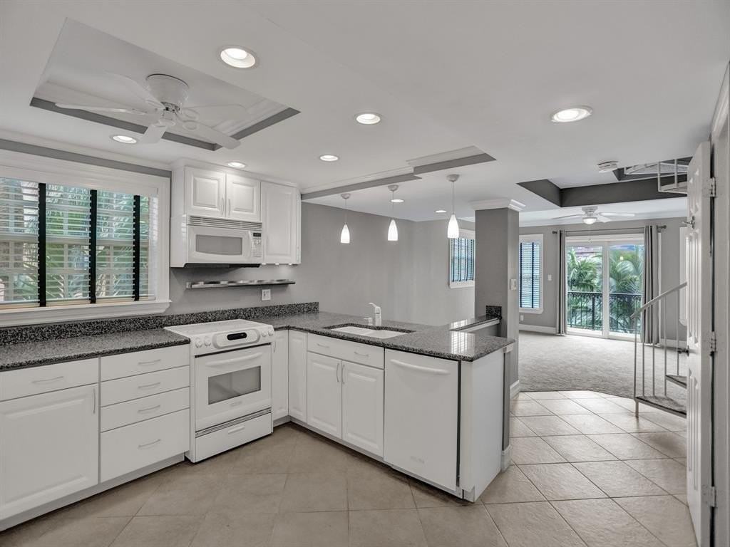 620 Tennis Club Dr #304 - Photo 5 of 24
