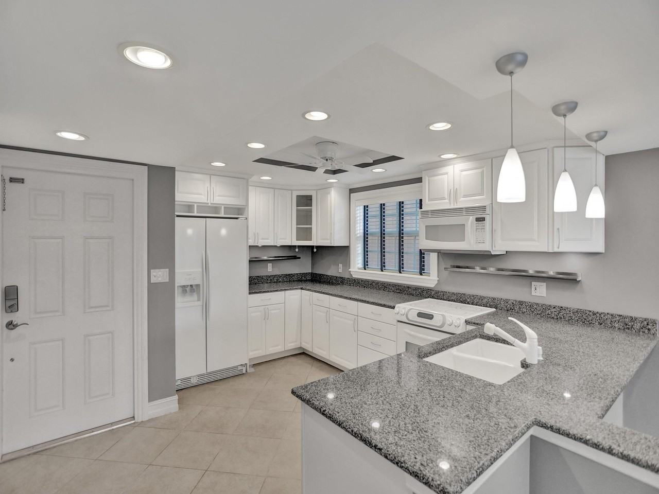 620 Tennis Club Dr #304 - Photo 6 of 24