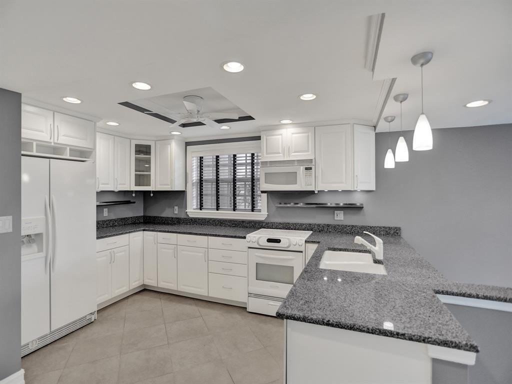 620 Tennis Club Dr #304 - Photo 7 of 24