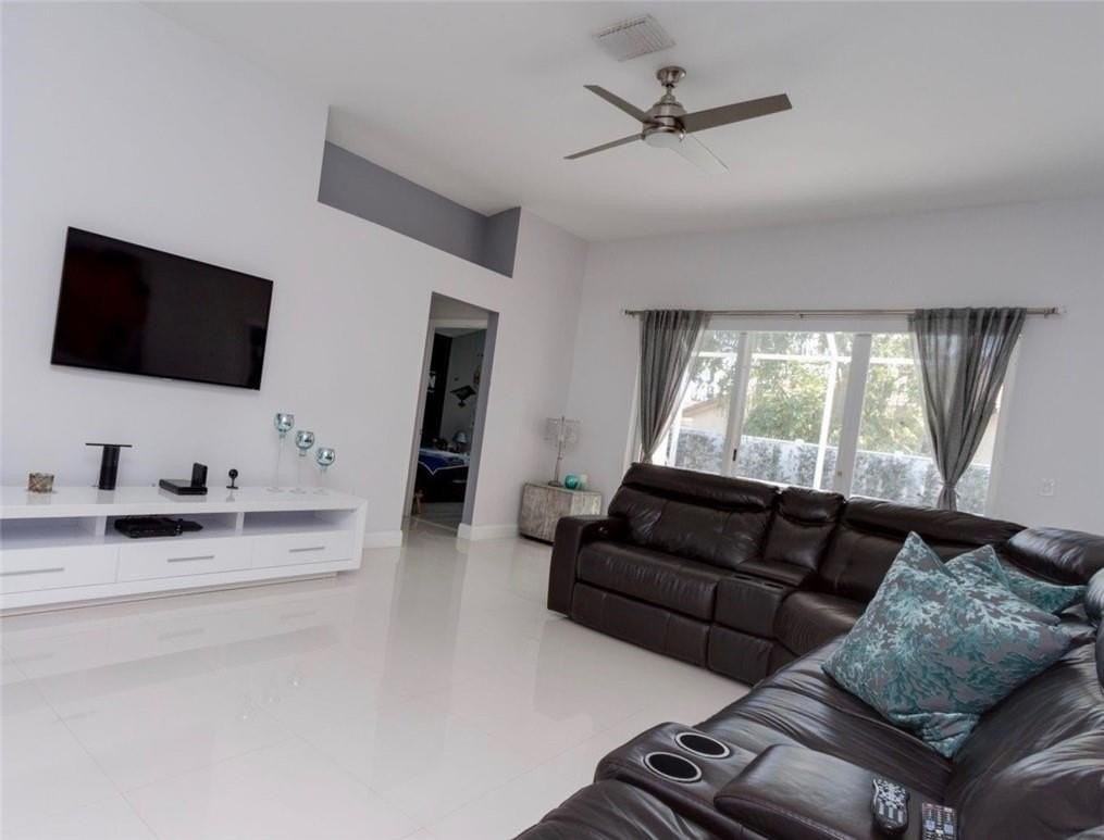 14272 Nw 18th Ct - Photo 6 of 38