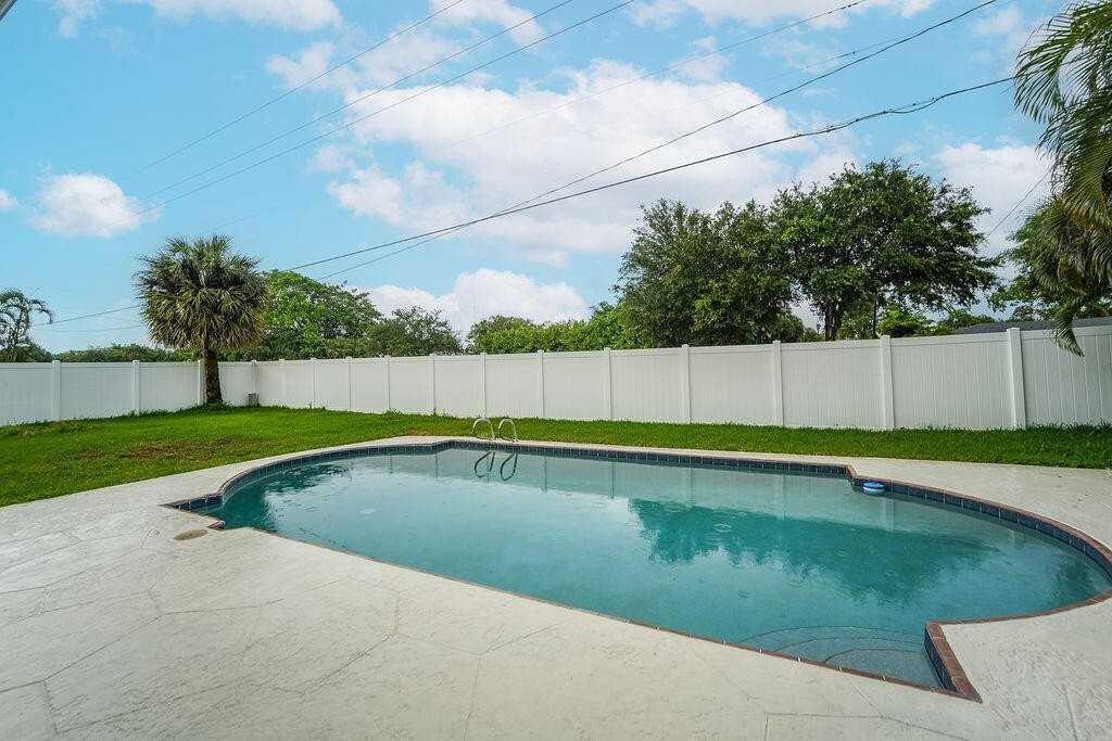 433 Sw 27th Ave - Photo 2 of 50