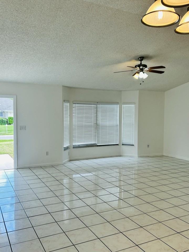 367 Sw Donna Ter - Photo 2 of 21