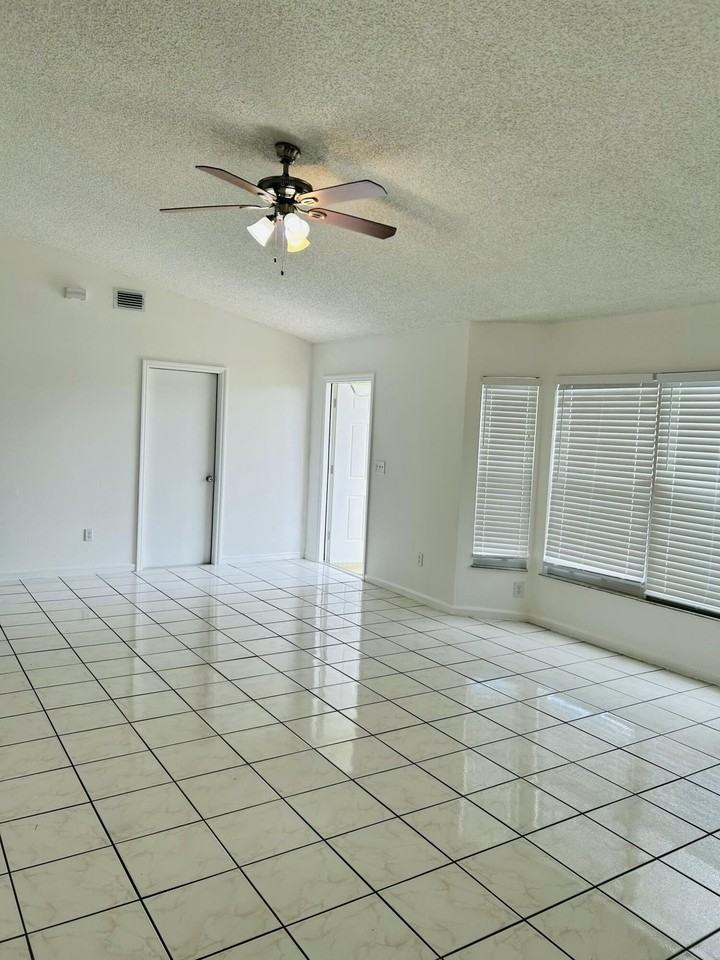367 Sw Donna Ter - Photo 3 of 21