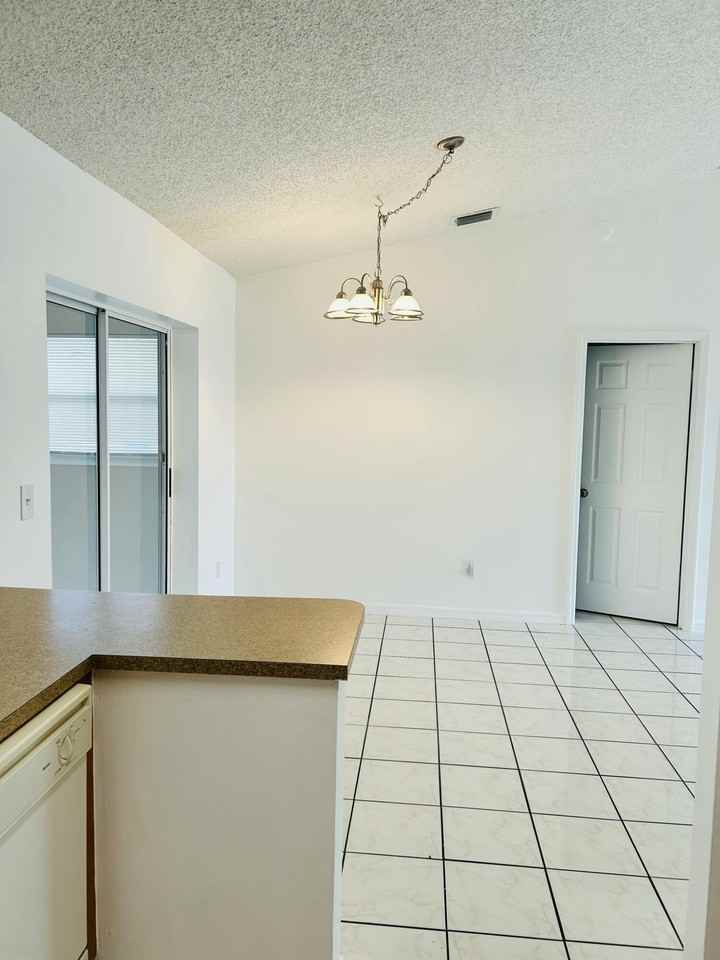 367 Sw Donna Ter - Photo 7 of 21