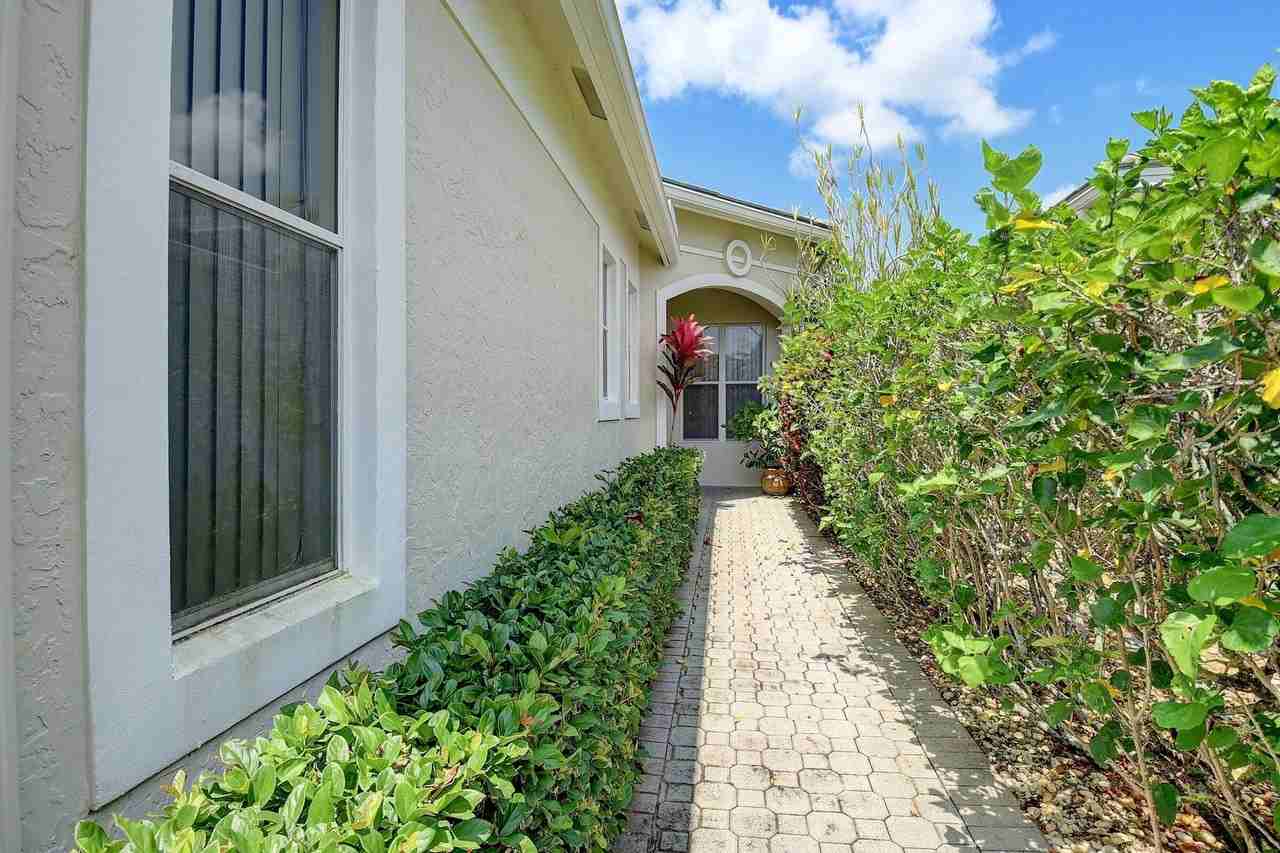 7725 Rockford Rd - Photo 2 of 47