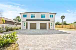 featured image of 1547 W 26th Ct #2