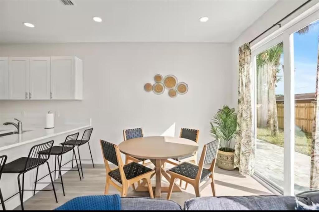 1547 W 26th Ct #2 - Photo 6 of 18