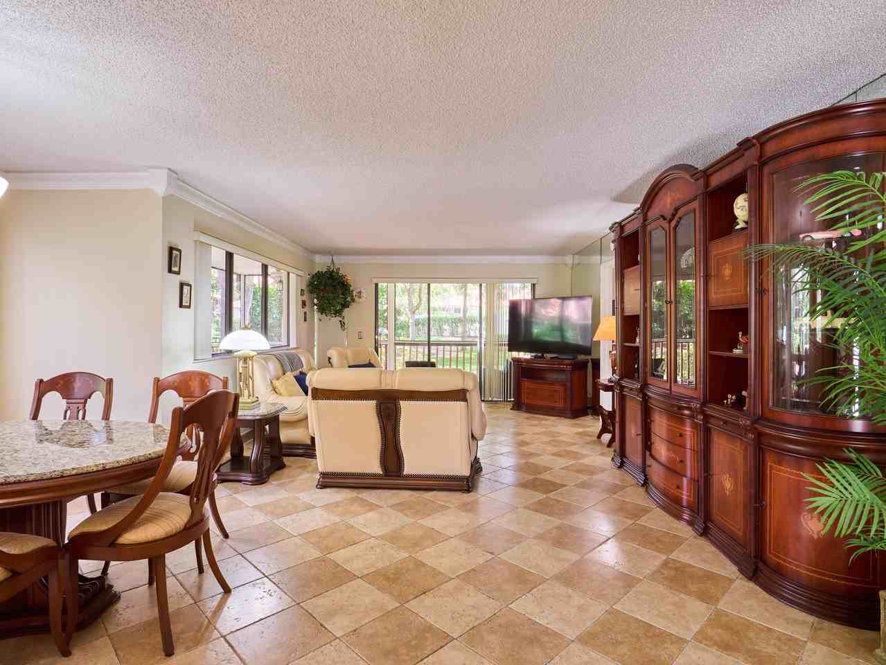 563 Brackenwood Pl - Photo 4 of 24