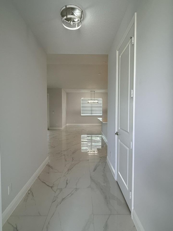 5673 Nw Whitecap Rd - Photo 4 of 31