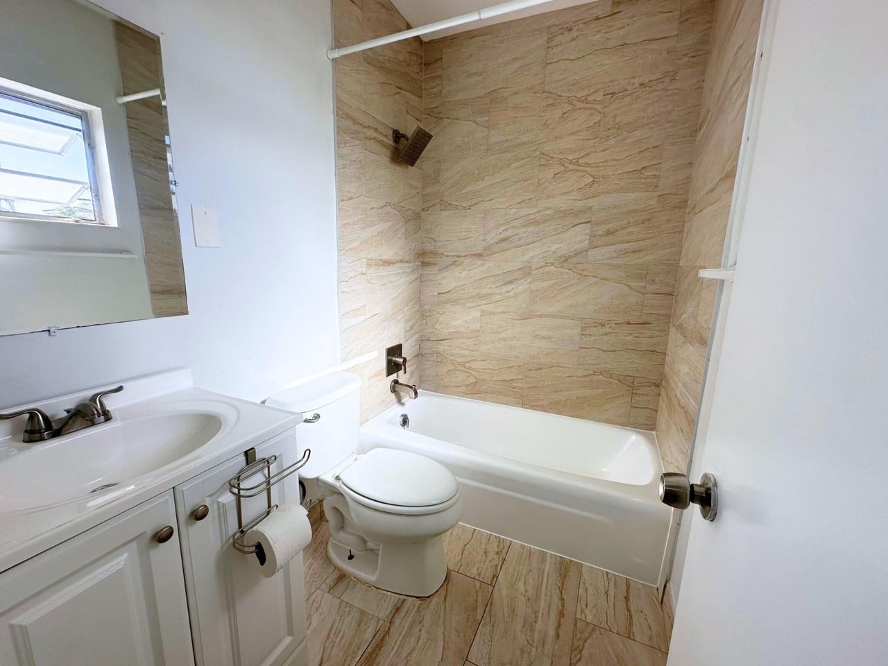 312 Ne 15th Ave #10 - Photo 2 of 10