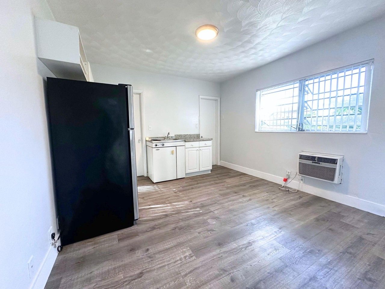312 Ne 15th Ave #10 - Photo 4 of 10