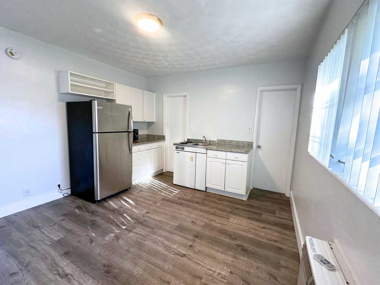 312 Ne 15th Ave #10 - Photo 5 of 10