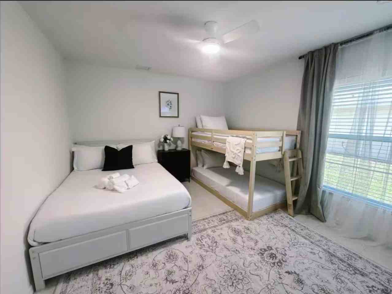 2473 Se Sidonia St - Photo 4 of 39