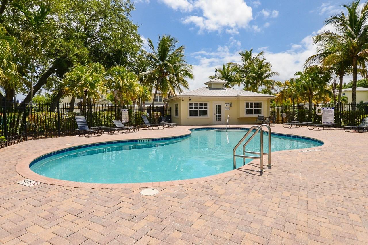 3904 Sabal Way - Photo 3 of 8