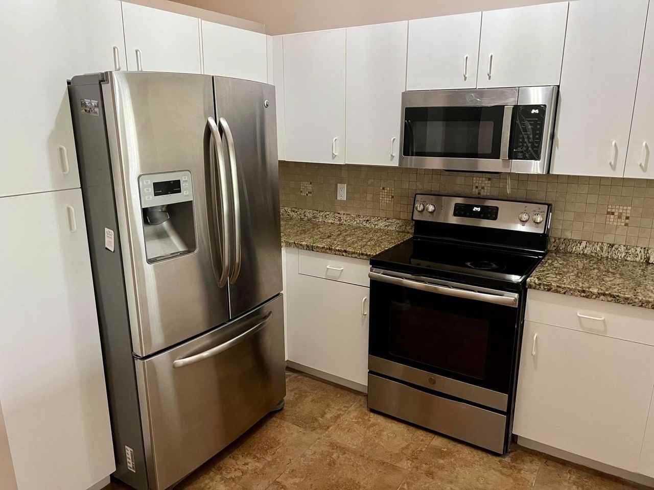 6365 Lansdowne Cir - Photo 2 of 30