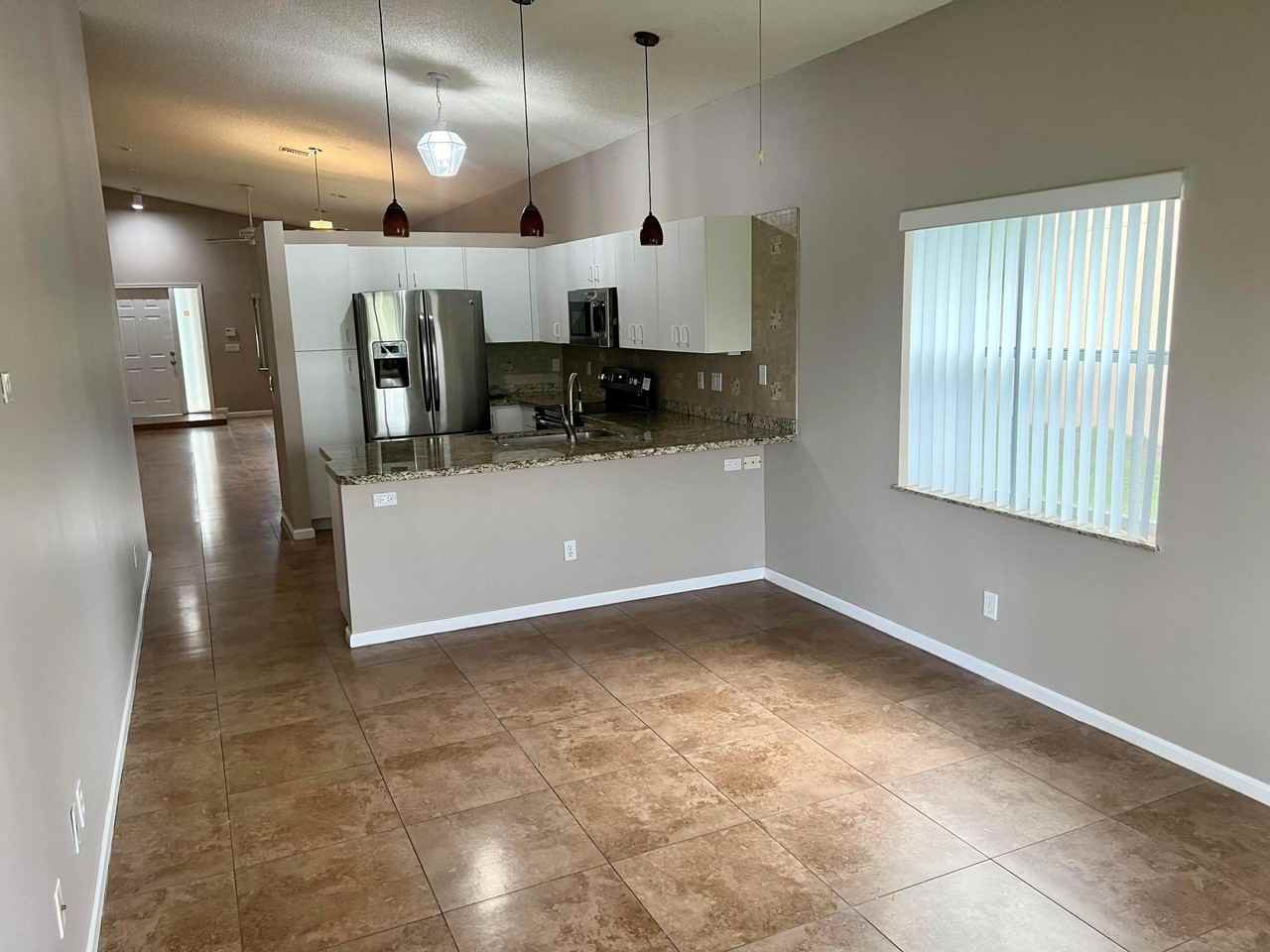 6365 Lansdowne Cir - Photo 3 of 30