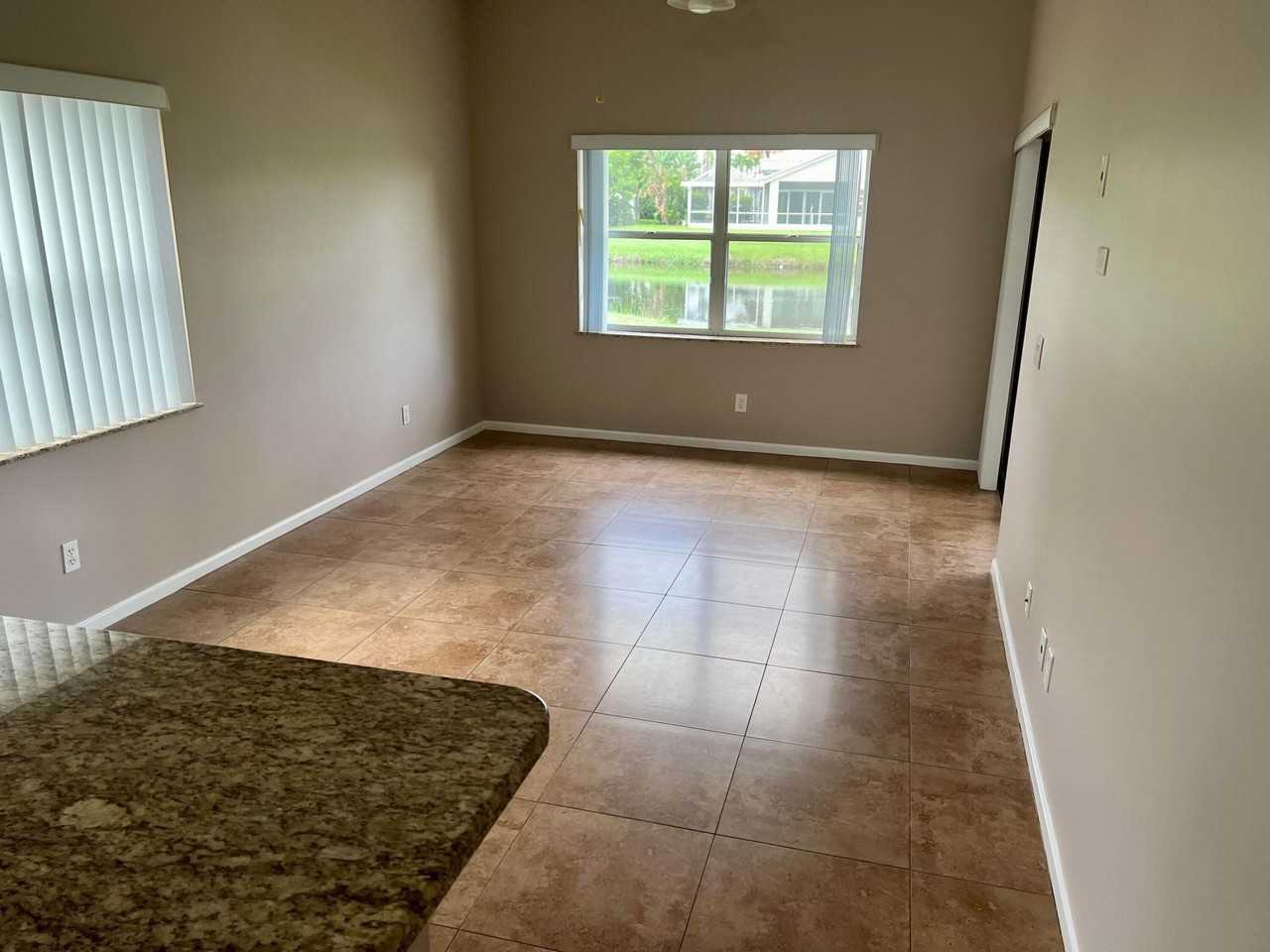 6365 Lansdowne Cir - Photo 4 of 30
