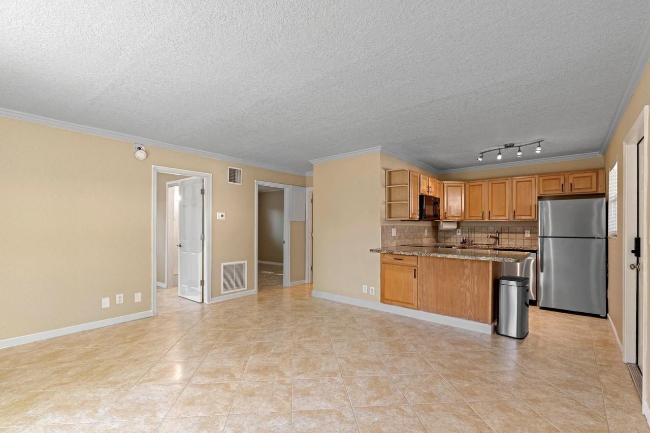 309 Ne 16th St #4 - Photo 6 of 24