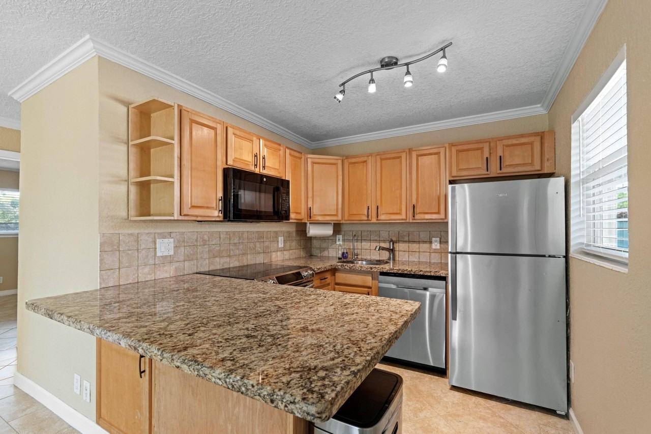 309 Ne 16th St #4 - Photo 7 of 24