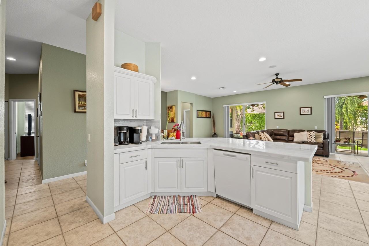 828 Vanda Ter - Photo 5 of 31