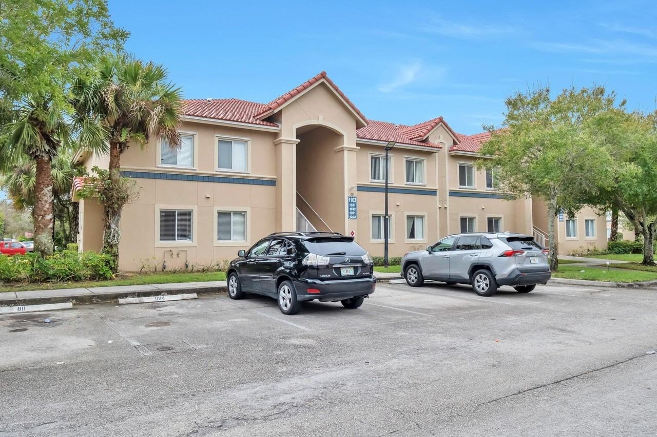 1103 Golden Lakes Blvd #1013 - Photo 3 of 26