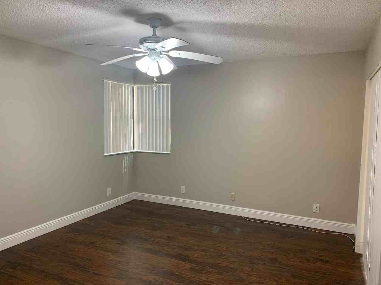 5721 Riverside Dr #102B5 - Photo 4 of 22